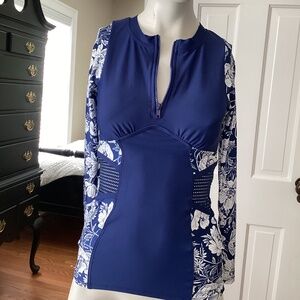 M22 - Next Surf Swim Shirt NWT Rash Guard, Blue and white Floral, Small